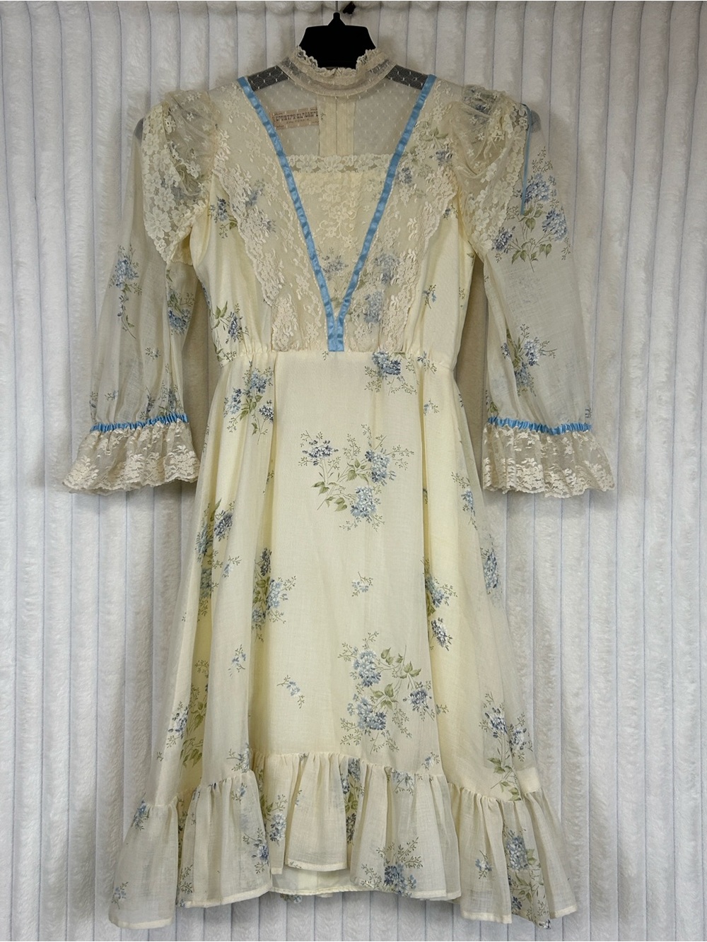 Vintage 1970 Cream Floral Lace Midi Dress with Blue Trim cottagecore XS juniors